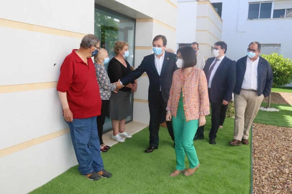 Vacunarse bajo la mirada de la ministra de Sanidad