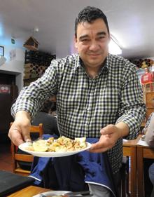 Imagen secundaria 2 - Imágenes de comida, del establecimiento y de Jony tomadas antes de la pandemia.