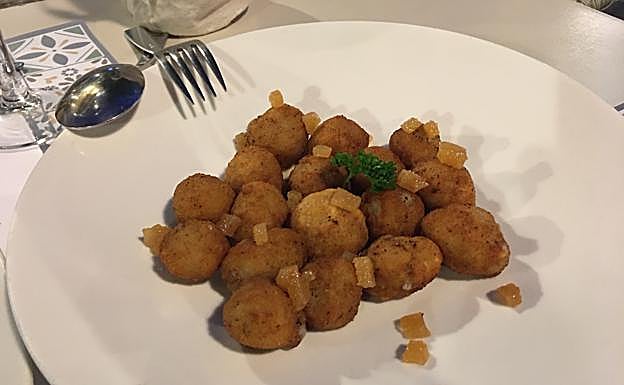 Imagen principal - Mistela Tu-Cozina: «Buen ambiente en la inadvertida plaza de Bruselas»