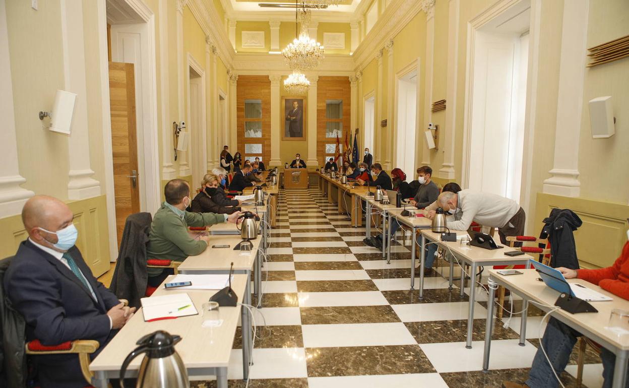 Una pérdida de tiempo en el pleno de Cáceres
