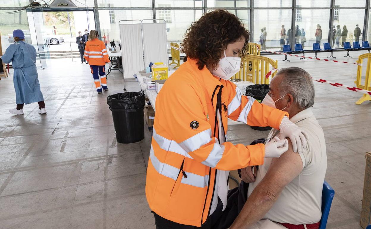 Jornada de vacunación en el recinto ferial de Plasencia.