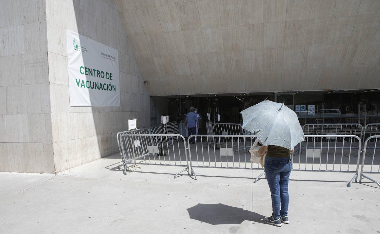 Centro de vacunación ayer en el Palacio de Congresos. 