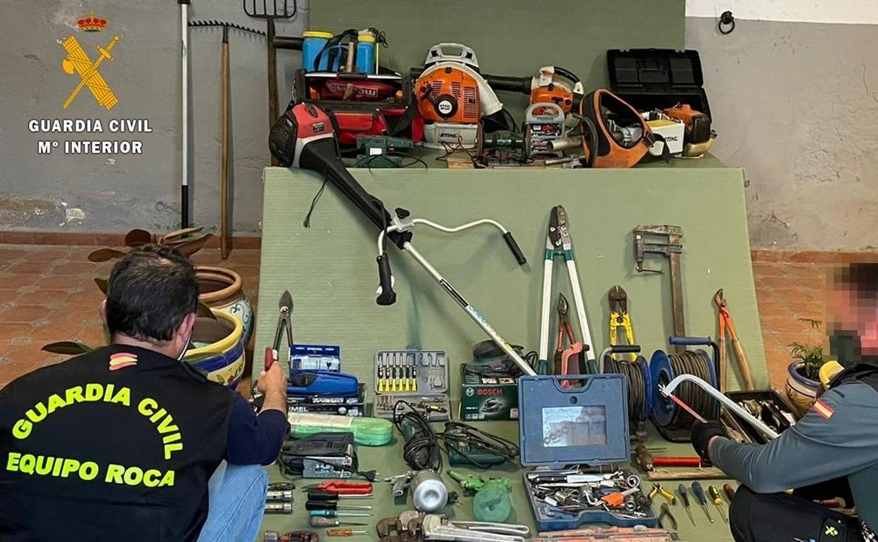 Sucesos de Extremadura: La Guardia Civil detiene a una pareja por 13 robos en la Campiña Sur