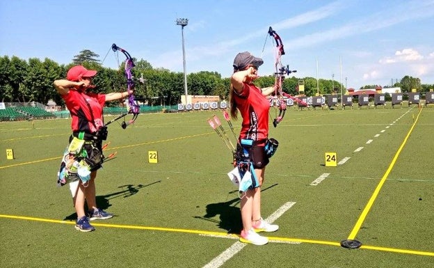 La cacereña Fátima Agudo, a la izquierda, en la tirada por la medalla de bronce con Nuria Enríquez. 