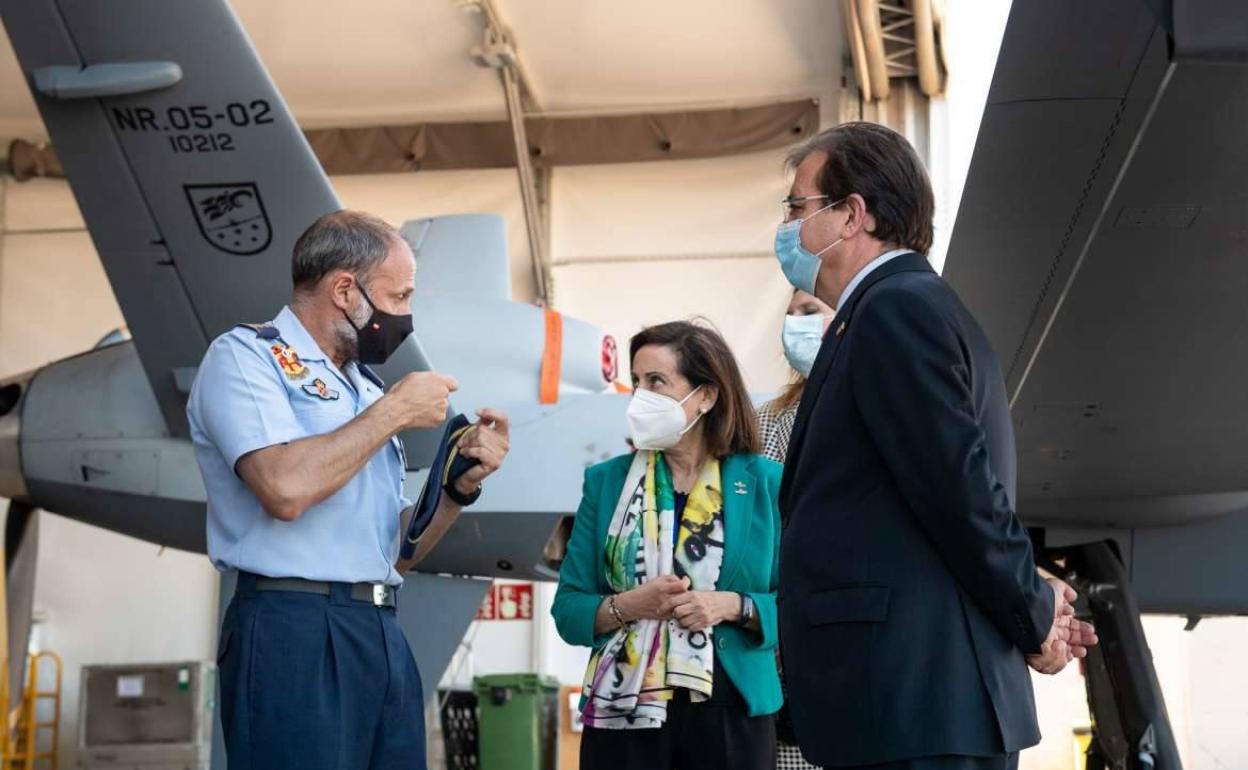 Margarita Robles en la Base Aérea de Talavera.