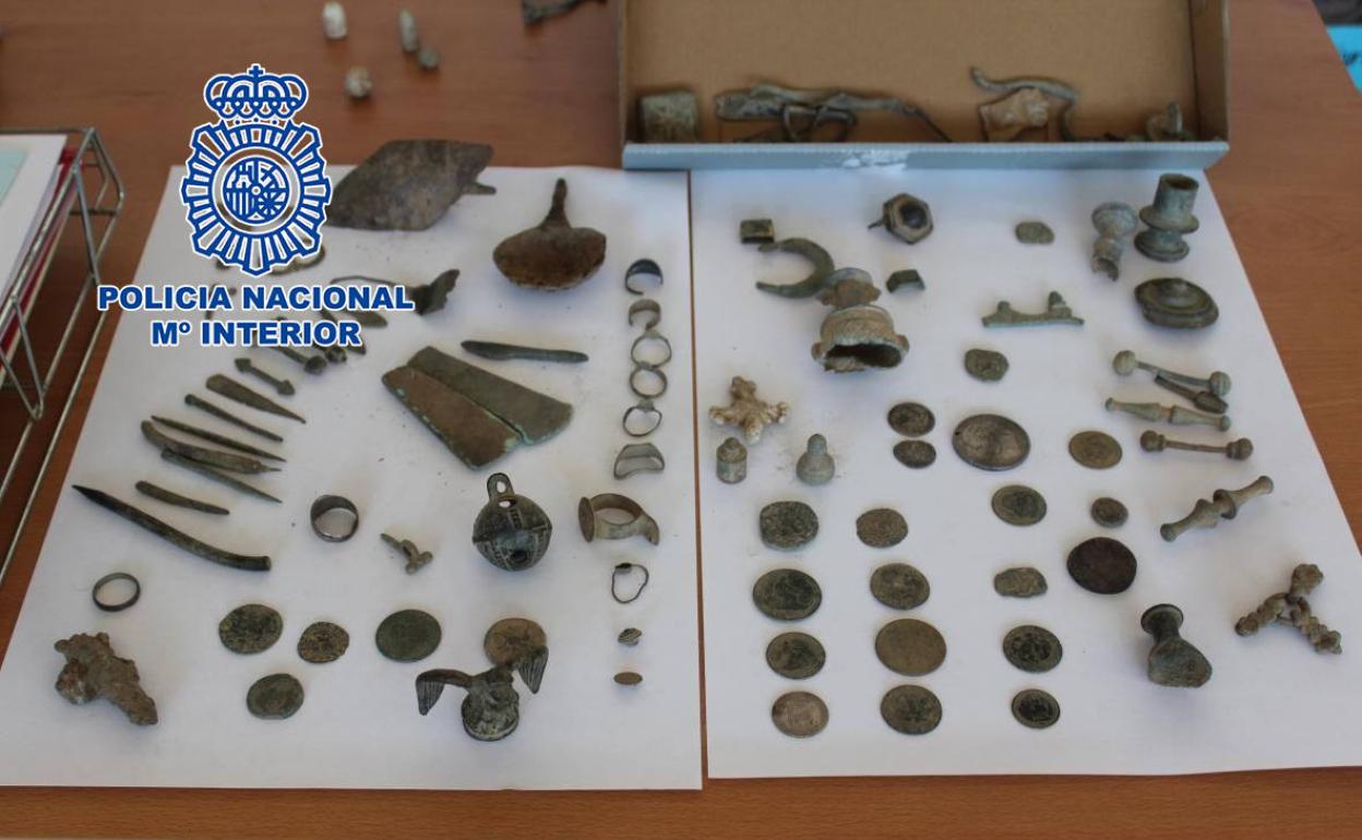 La Policía Nacional recupera diversas piezas arqueológicas procedentes de expolio gracias a las redes sociales