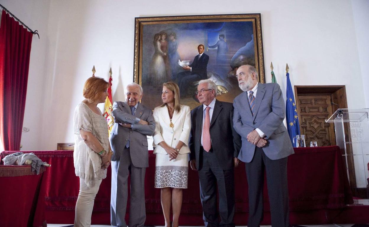 De izquierda a derecha, los exalcaldes Heras, Iglesias Marcelo, Nevado, Saponi y Sánchez Polo. 