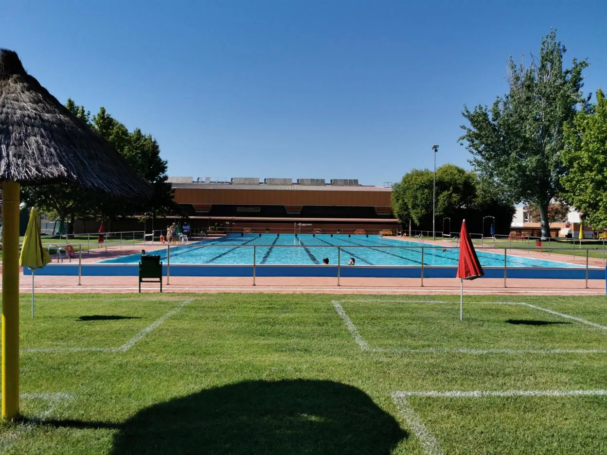 La piscina de verano abrirá al el martes 22 de junio |