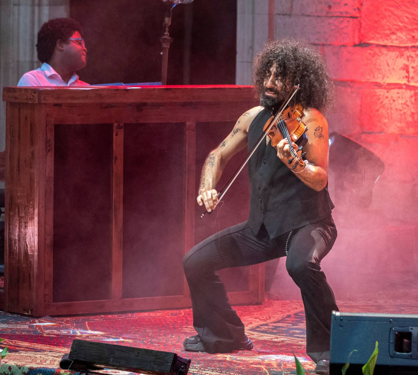 Miércoles 28 de julio. El violinista Ara Malikian vuelve a la capital pacense con un concierto en el recinto amurallado. 