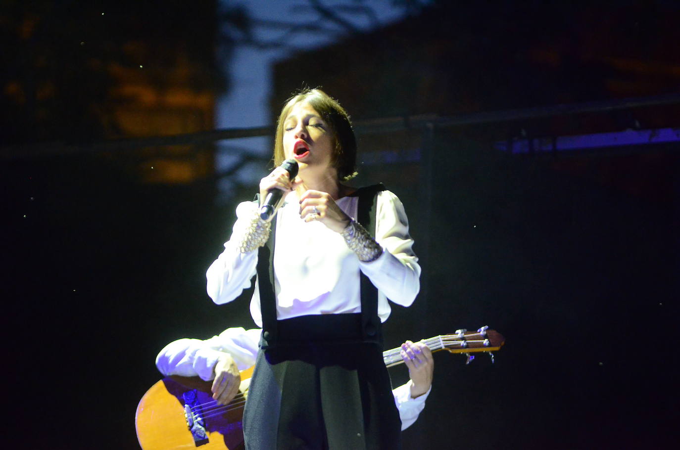 Sábado 10 de julio. En el Auditorio Ricardo Carapeto de Badajoz actúa la bailaora Carmen La Parreña seguida de la cantante portuguesa Carminho. 