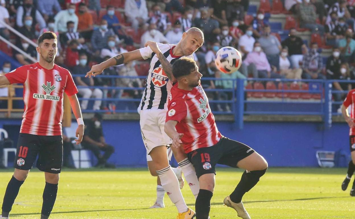 El Badajoz se enfrentó por primera vez al Zamora en la eliminatoria de ascenso en Almendralejo. 
