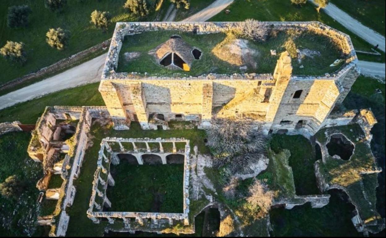 Vista aérea de los restos del Convento de San Antonio, en Garrovillas de Alconétar. 