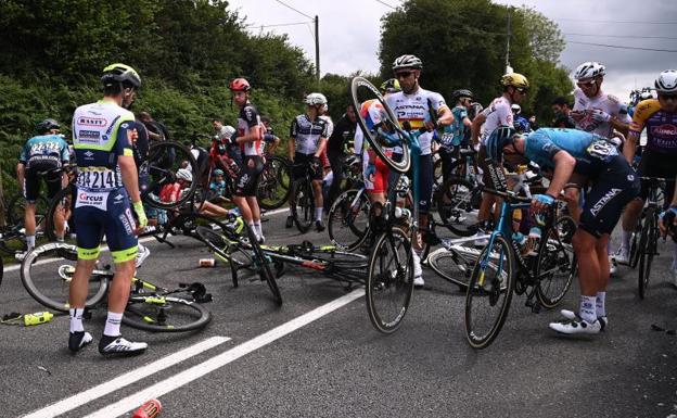 El Tour retira su denuncia contra la espectadora de la pancarta