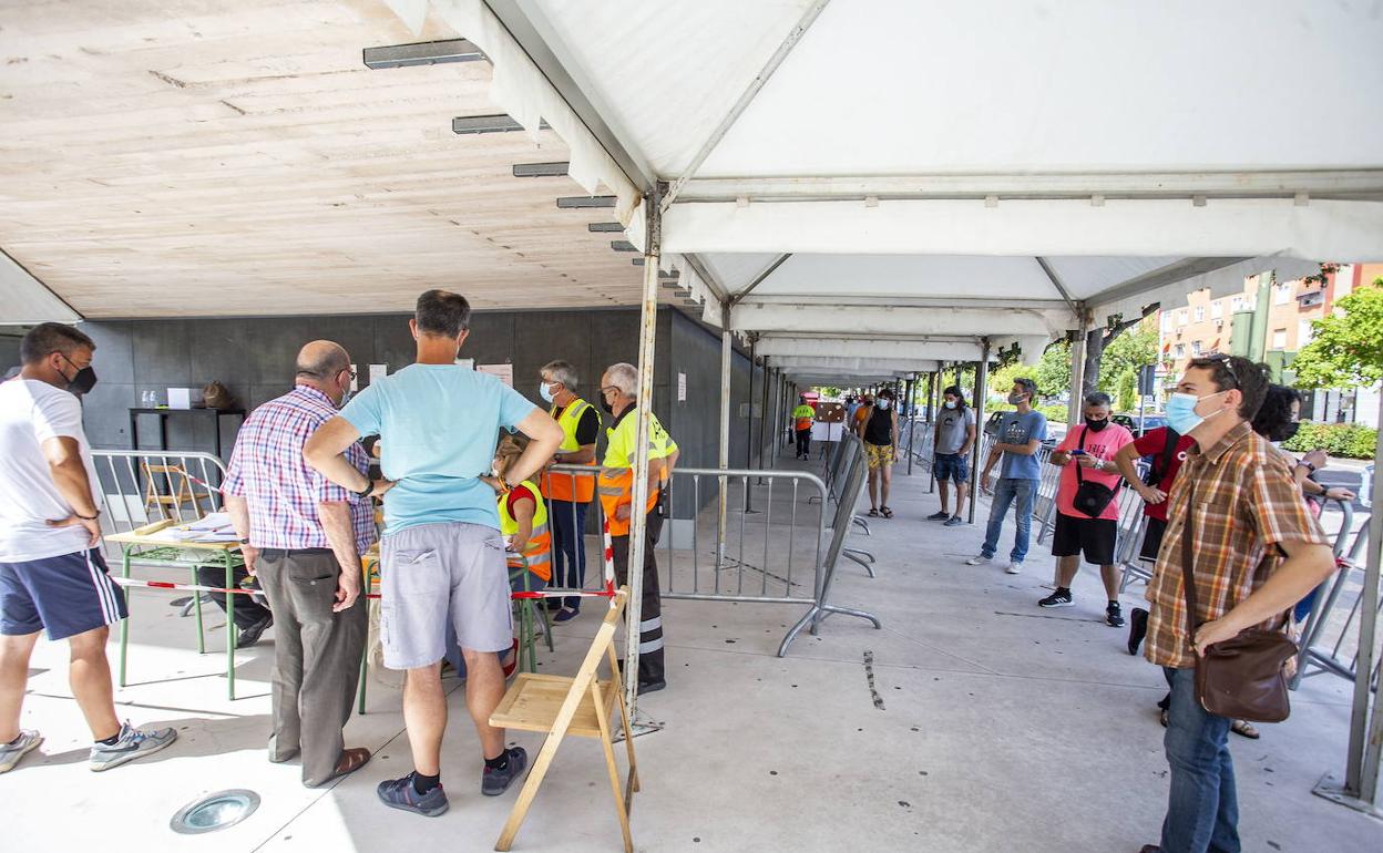 La vacunación continúa en el Palacio de Congresos, en donde en los últimos días ha habido «repescas». 