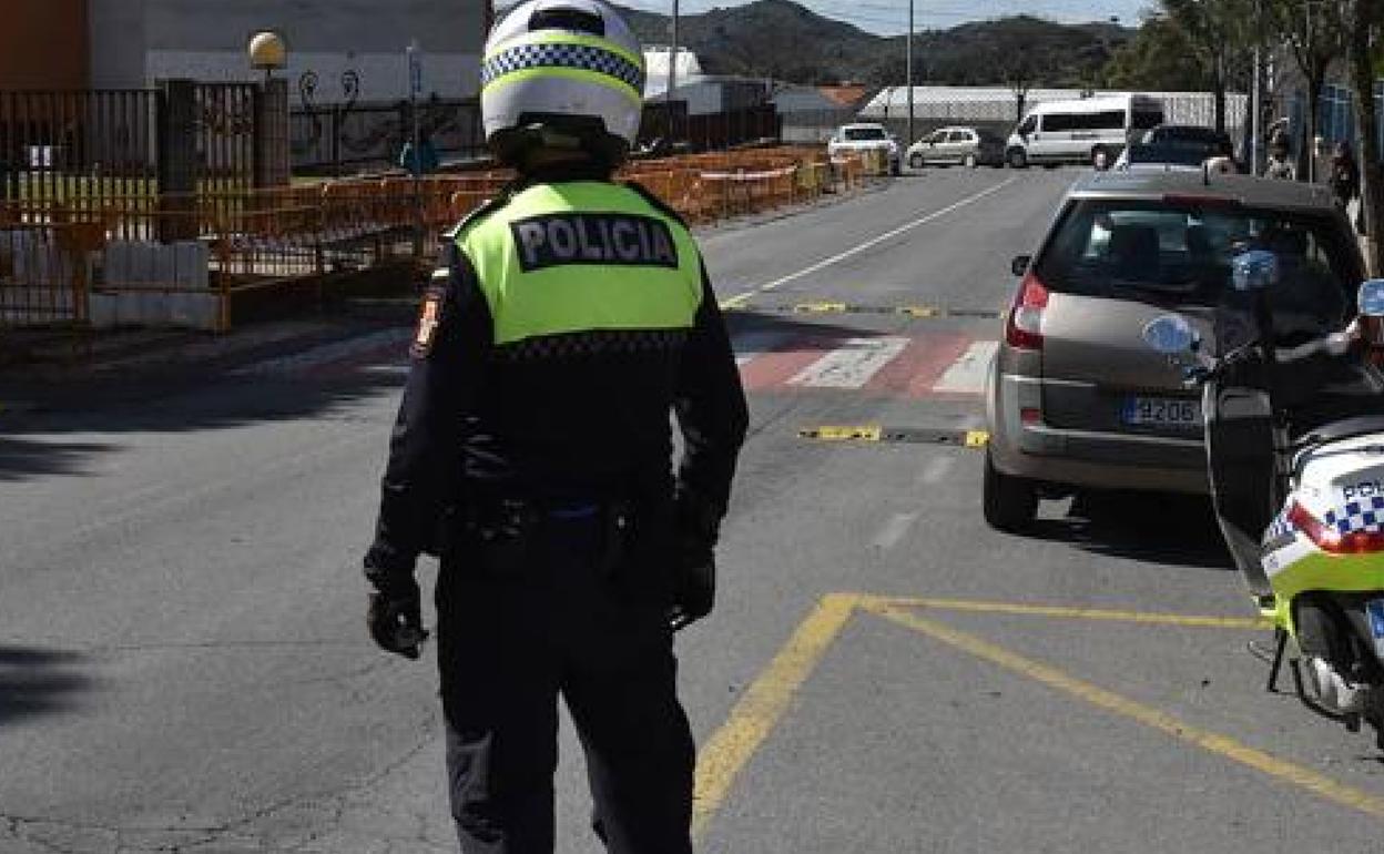 Imagen de archivo de un agente de la Policía Local de Plasencia.