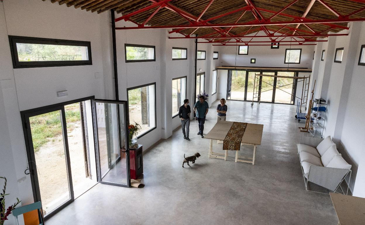 Secadero de tabaco reconvertido en centro cultural y residencia para creativos, en Villanueva de La Vera. 