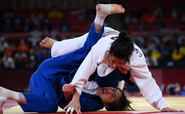 Cristina Cabaña tumbó a la filipina Kiyomi Watanabe en el primer combate. 