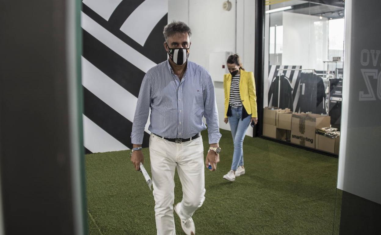 Joaquín Parra cuando anunció que continuaba un año más en el CD Badajoz. 