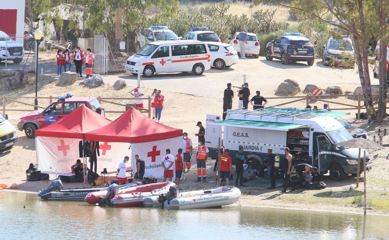 Labores de búsqueda del hombre desaparecido en el lago de Proserpina. 