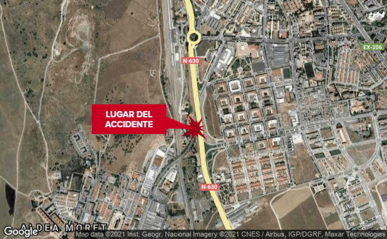 Sucesos en Extremadura: Un motorista de 35 años, herido grave al sufrir una caída en el acceso a Aldea Moret de Cáceres