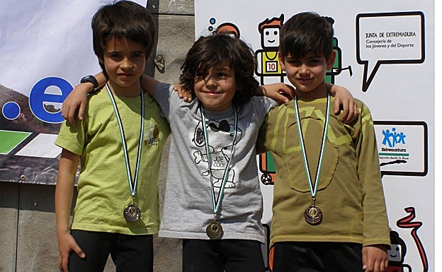 En el centro, participando en los Judex.