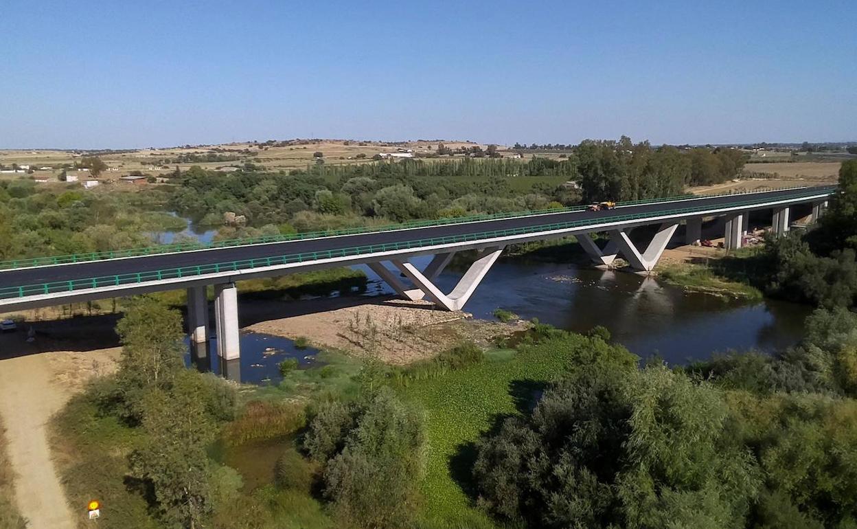 El puente de 420 metros sobre el Guadiana que forma parte del tramo 3 de la Ronda Sur. 