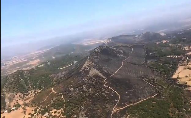 Imagen aérea de parte de la zona arrasada por las llamas. 