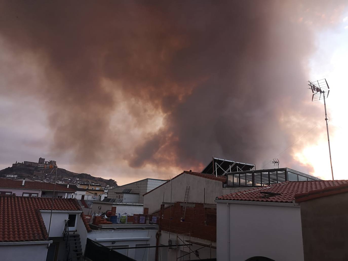 Fotos: Imágenes del incendio originado este miércoles cerca de Alburquerque