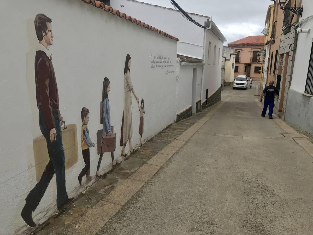 Romangordo tiene 96 obras que son su mayor atractivo turístico, porque convierte el paseo por sus calles es una sucesión de sorpresas. 