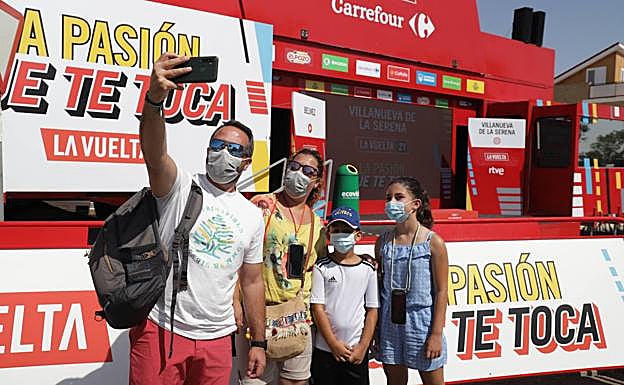 Imagen principal - La Vuelta divierte a Villanueva