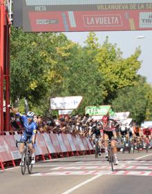 Imagen secundaria 2 - La Vuelta divierte a Villanueva