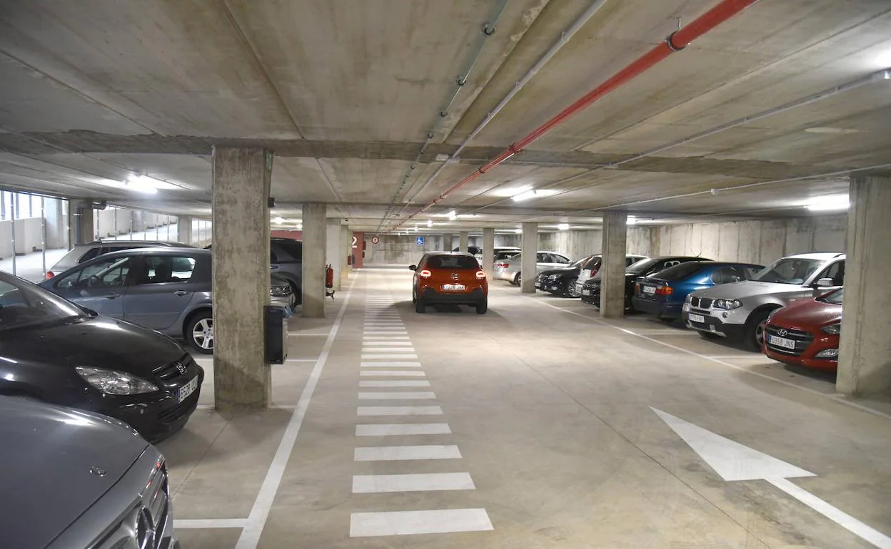 El nuevo aparcamiento se queda muchos días cerca de agotar sus 120 plazas.