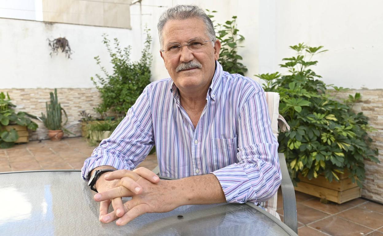 José Manía Iglesias Sánchez, trasplantado de riñón hace cinco años, recibirá una tercera dosis. 