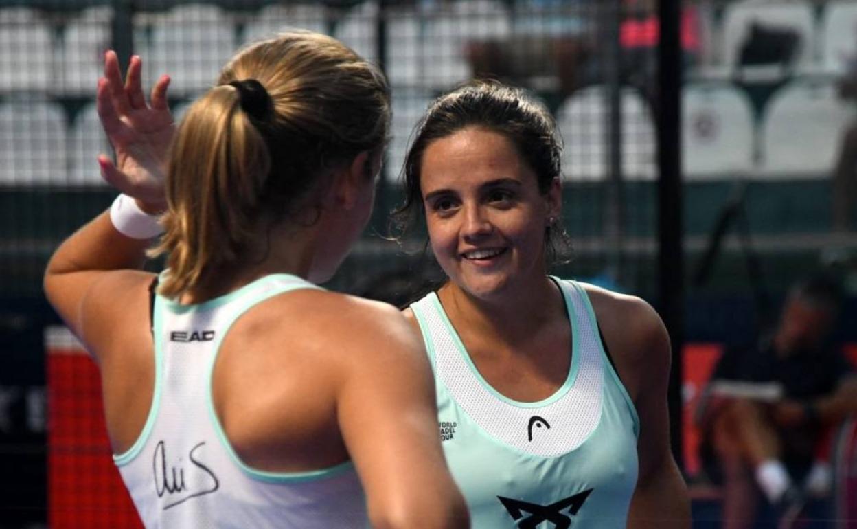 Paula Josemaría y Ari Sánchez celebran el pase a la final en Cerdeña. 