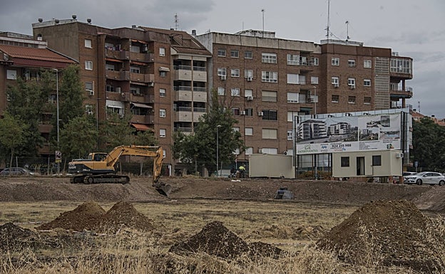 Inicio de la promoción de pisos junto al parque del río. 