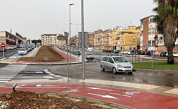 La zona alta de la avenida, desdoblada, y con el nuevo carril bici. 