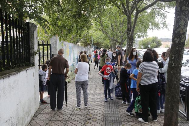 Los maestros del Alba Plata se niegan a dar clase a las niñas que van sin mascarilla