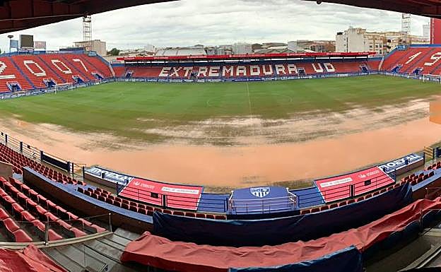 Estado en el que ha quedado el estadio Francisco de la Hera del Almendralejo. 