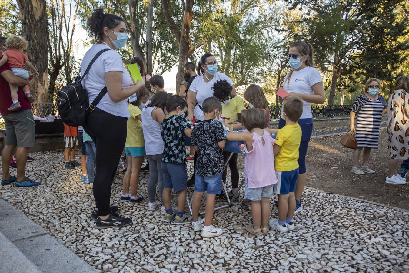 Taller Dinamiz (arte) en el Paseo Alto.