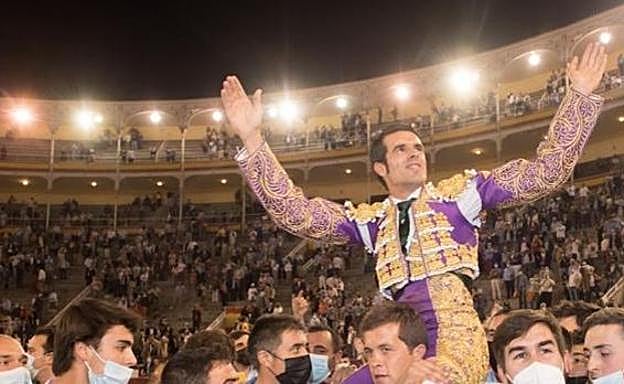 Emilio de Justo salió a hombros por la Puerta Grande. 