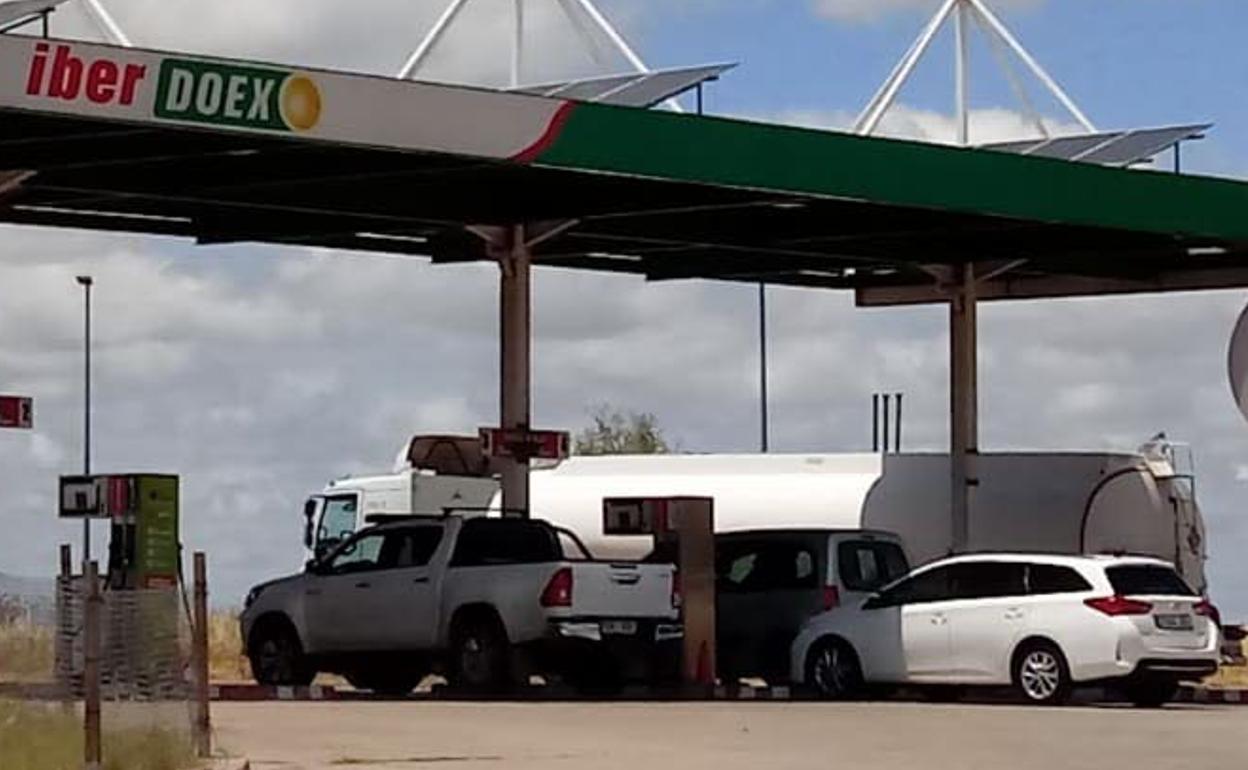 Los dueños de la gasolinera colocaron una cámara oculta junto al surtidor de camiones.