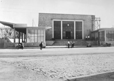 Imagen secundaria 1 - 'Casa de las tetas' de Logroño se tiró en 2008. La estación de la calle Gil Cordero se demolió en 1990. El Cine Norba se inauguró en 1934 y se derribó en 1967. 