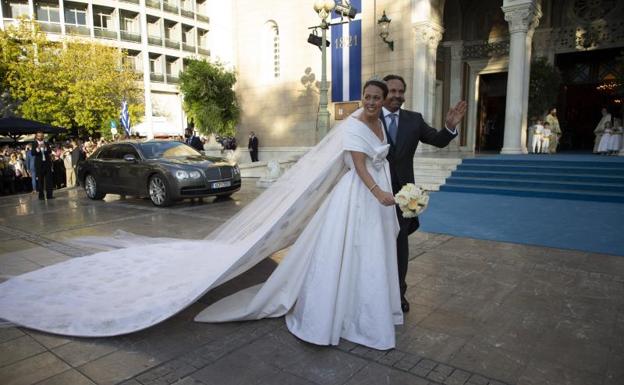 Imagen principal - Felipe de Grecia y Nina Flohr congregan a la realeza europeaen su boda