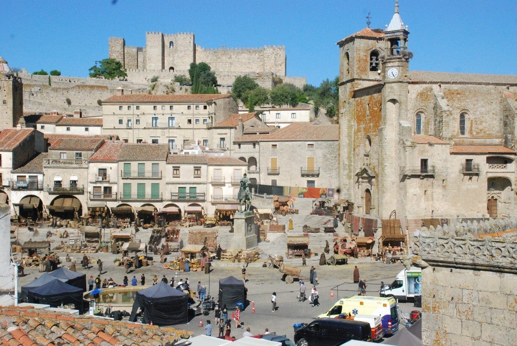 Fotos: &#039;La casa del dragón&#039; cierra la plaza Mayor de Trujillo