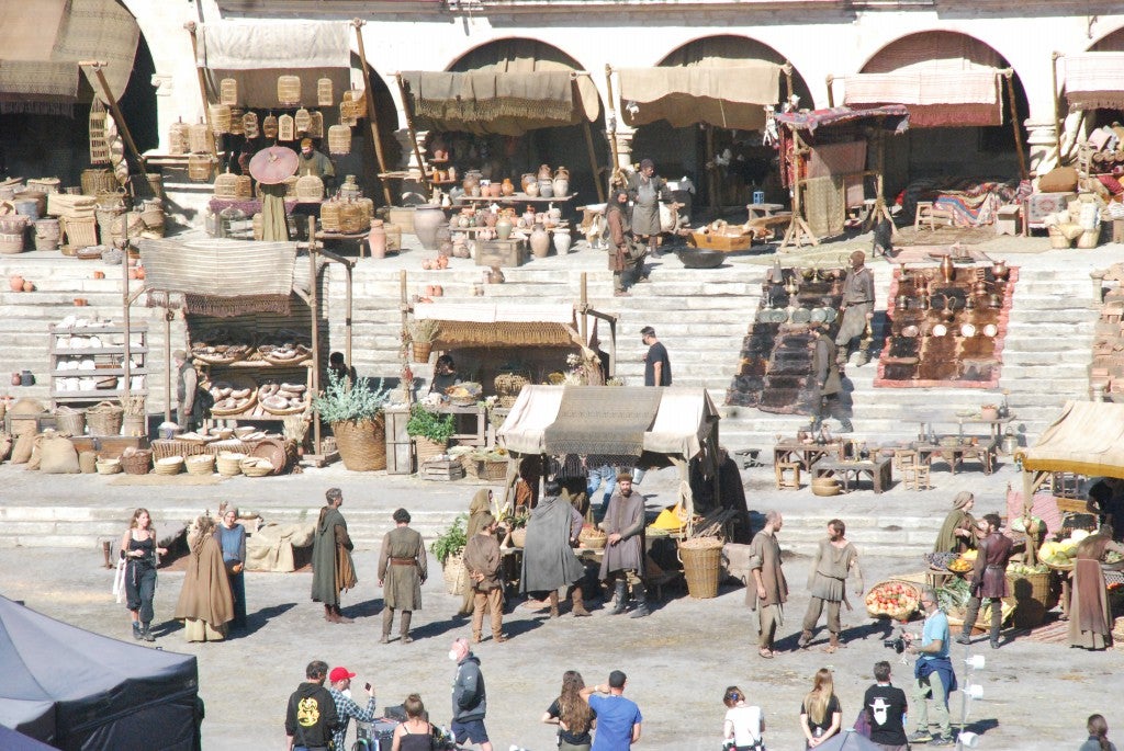 Fotos: &#039;La casa del dragón&#039; cierra la plaza Mayor de Trujillo