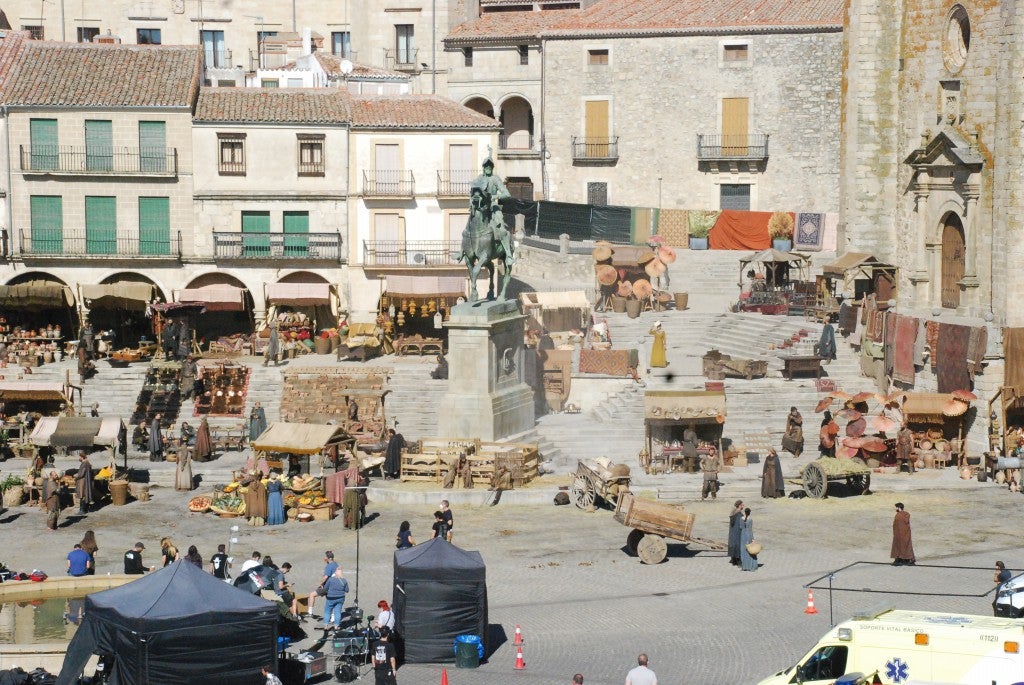 Fotos: &#039;La casa del dragón&#039; cierra la plaza Mayor de Trujillo
