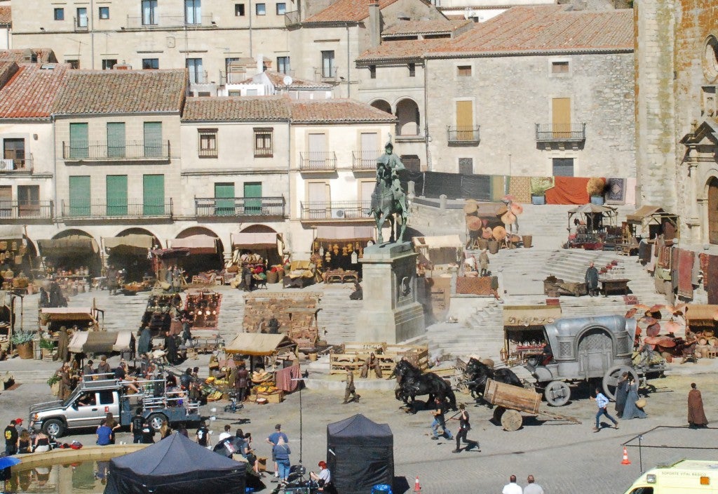 Fotos: &#039;La casa del dragón&#039; cierra la plaza Mayor de Trujillo