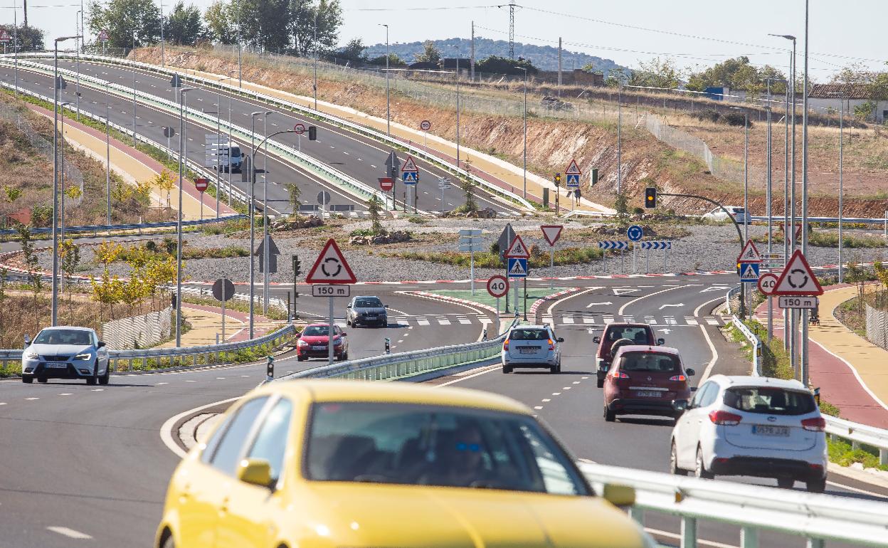 Ronda Sureste de Cáceres: «Antes esto era un atasco, ahora llegamos a casa en cinco minutos»