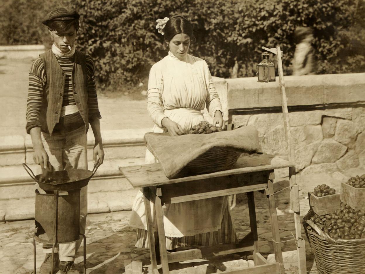 Castañeros de Málaga en una fotografía del Museo Unicaja de Artes y Costumbres Populares. 