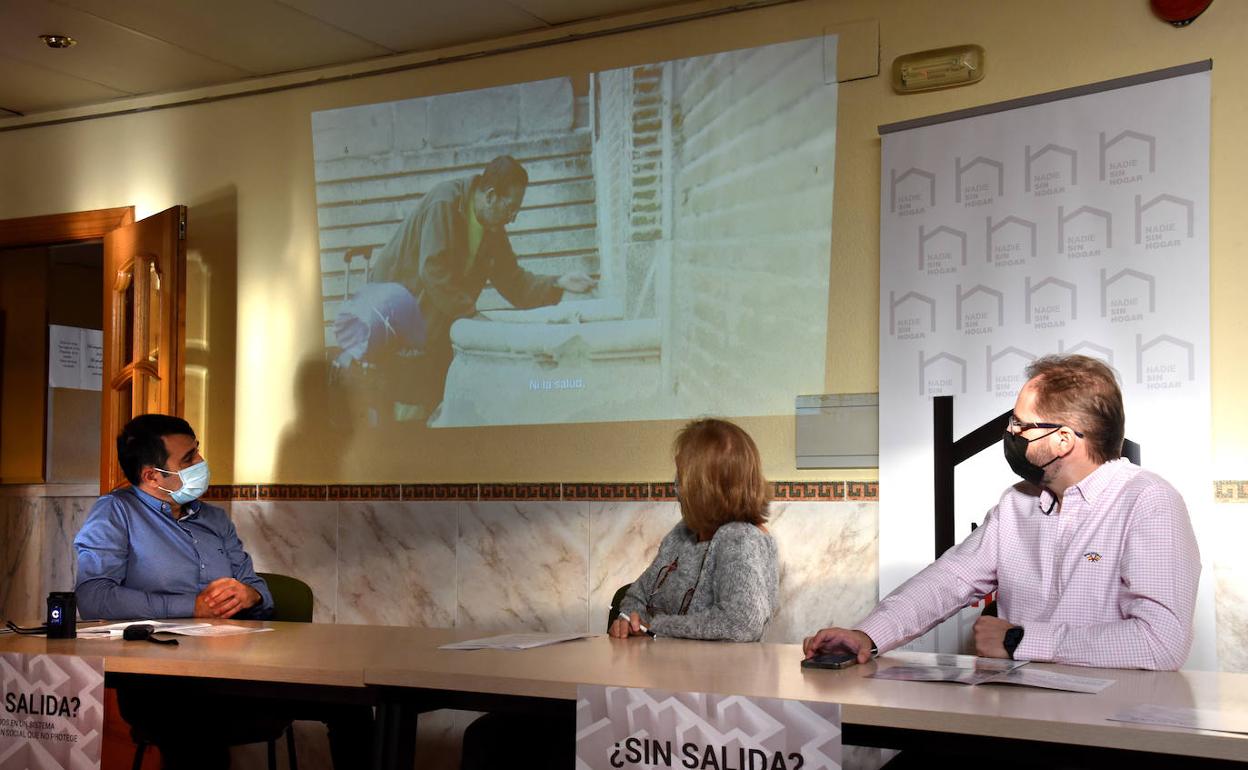 Un momento de la presentación de la campaña de Cáritas por el día de las personas sin hogar. 